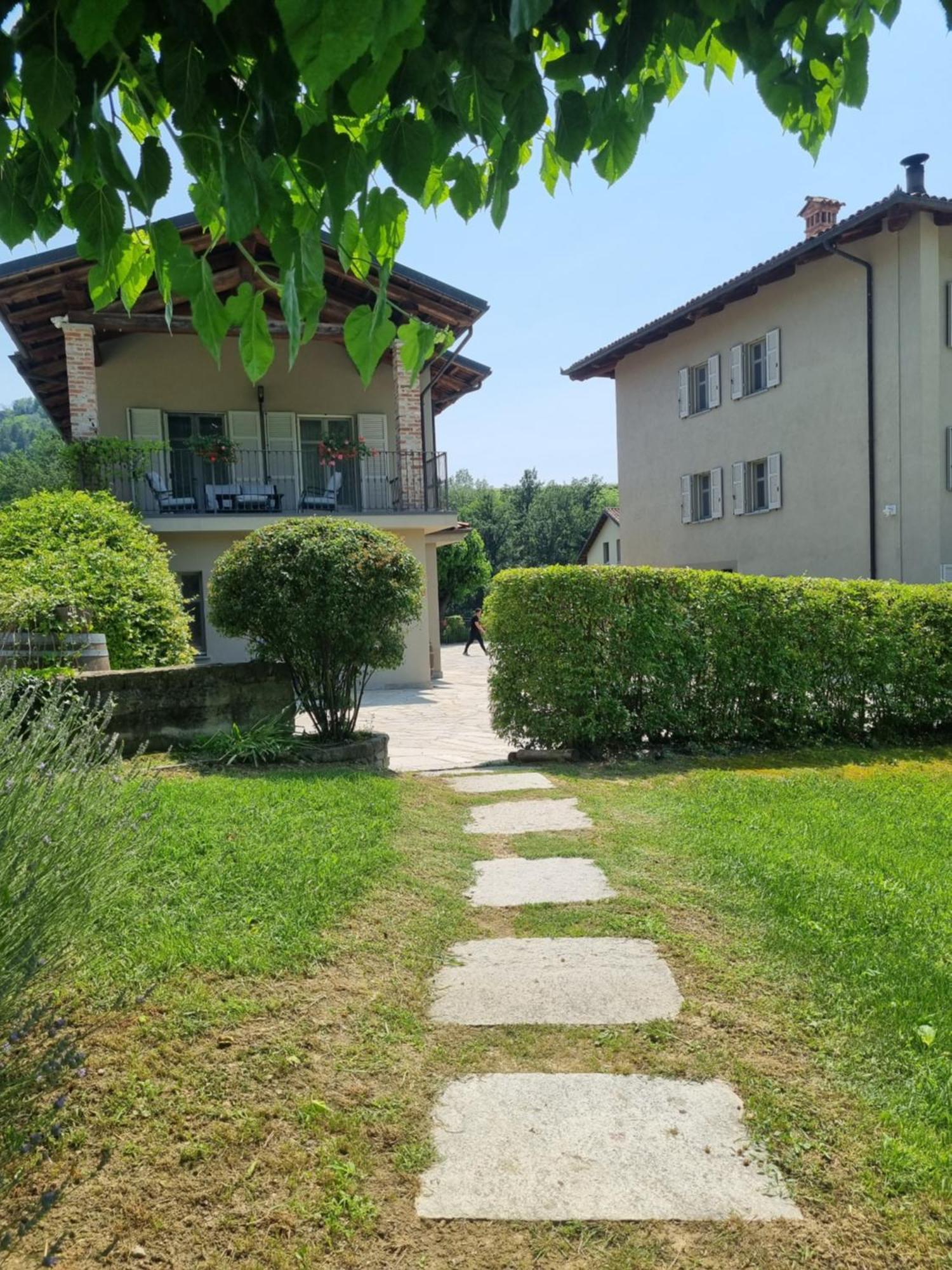Reva Resort Monforte D'Alba Exterior photo