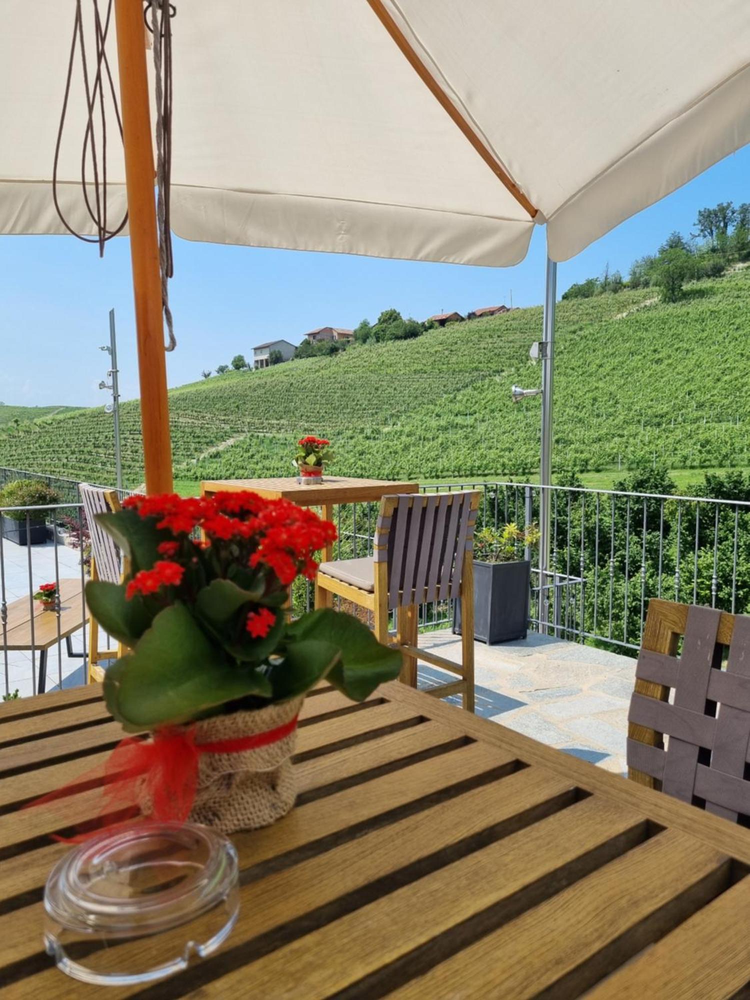 Reva Resort Monforte D'Alba Exterior photo